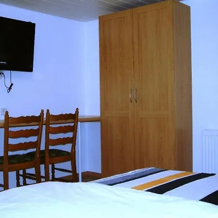 Landgasthaus Kreuz Beim Tom Gasthof 2*